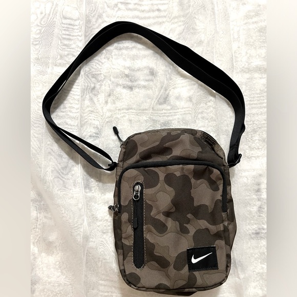 Nike Crossbody Bag - Picture 1 of 2